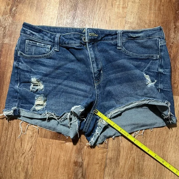 Arizona Jean Company Blue Distressed Jean Shorts - Picture 5 of 6